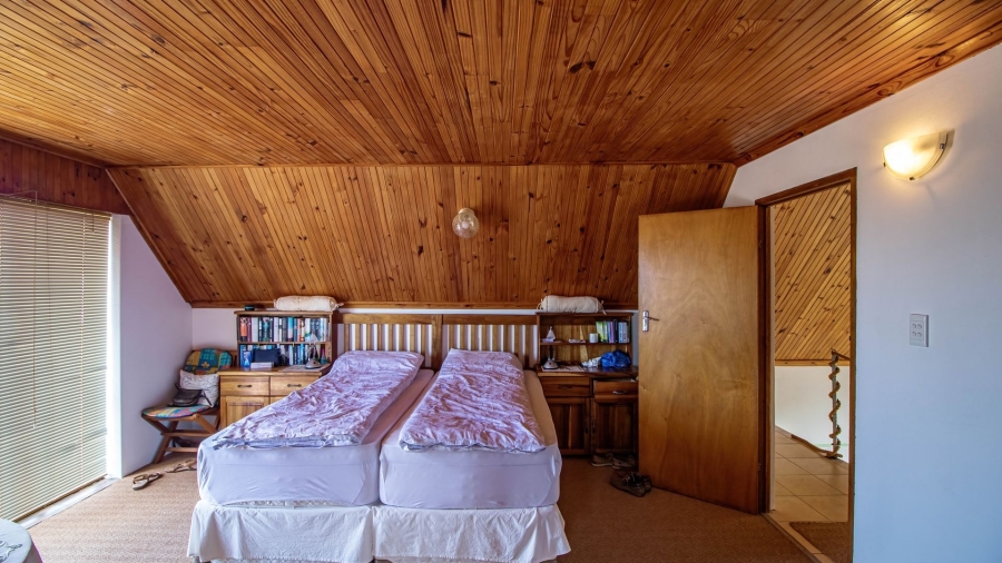 4 Bedroom Property for Sale in Cove Rock Eastern Cape